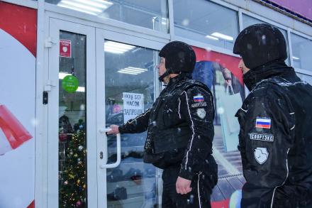 Восемь рецидивистов и первоход Восемь рецидивистов и первоход