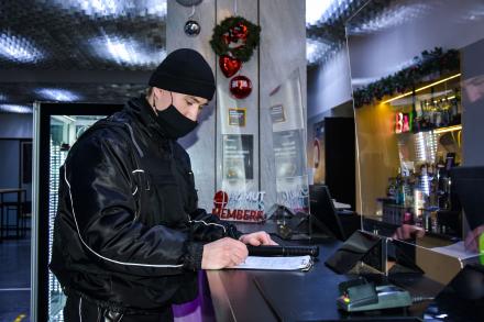 Клуб – отель – полиция Клуб – отель – полиция