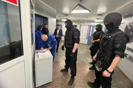 В приемных покоях - неспокойно В приемных покоях - неспокойно